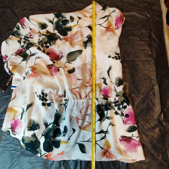 NWT RELATIVITY Floral Top with Asymmetric hem & 3/4 Bell Sleeves-Lace inset, XL - Picture 16 of 16